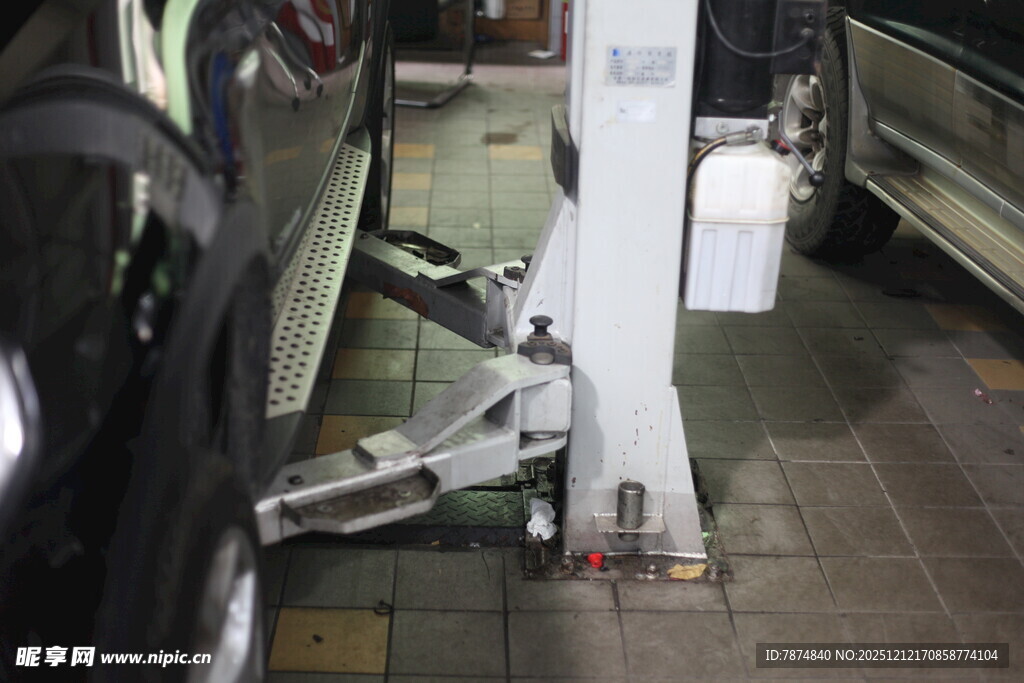 汽车维修车间的举升设备