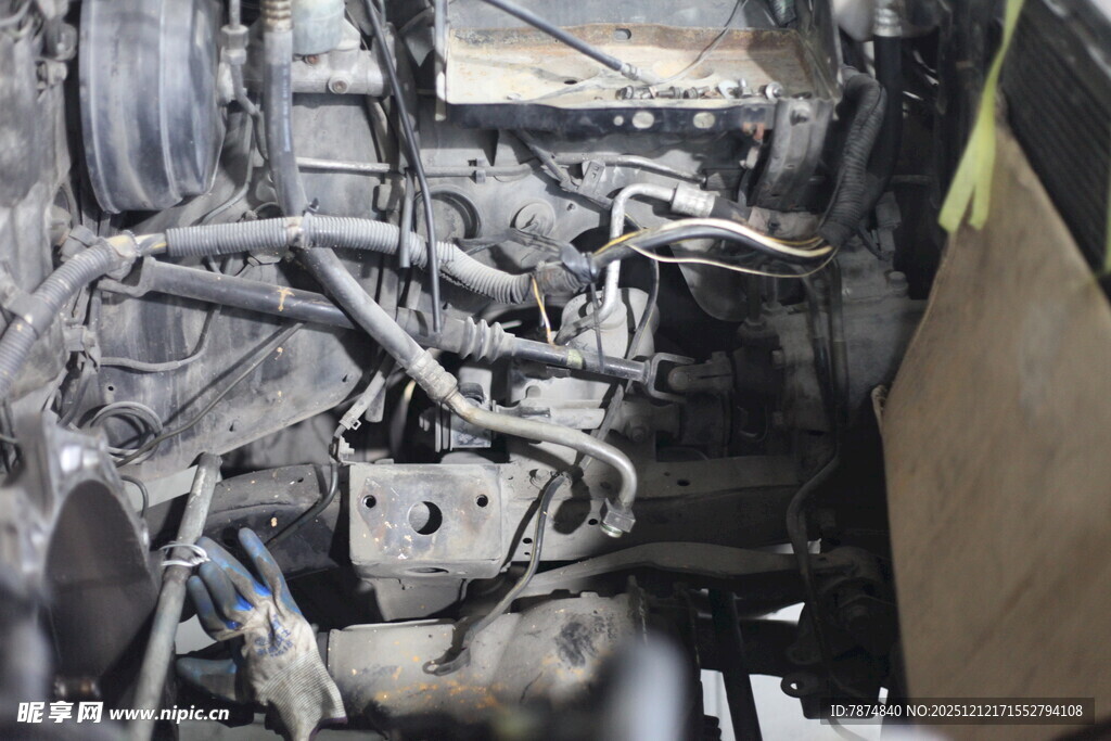 汽车发动机内部细节展示