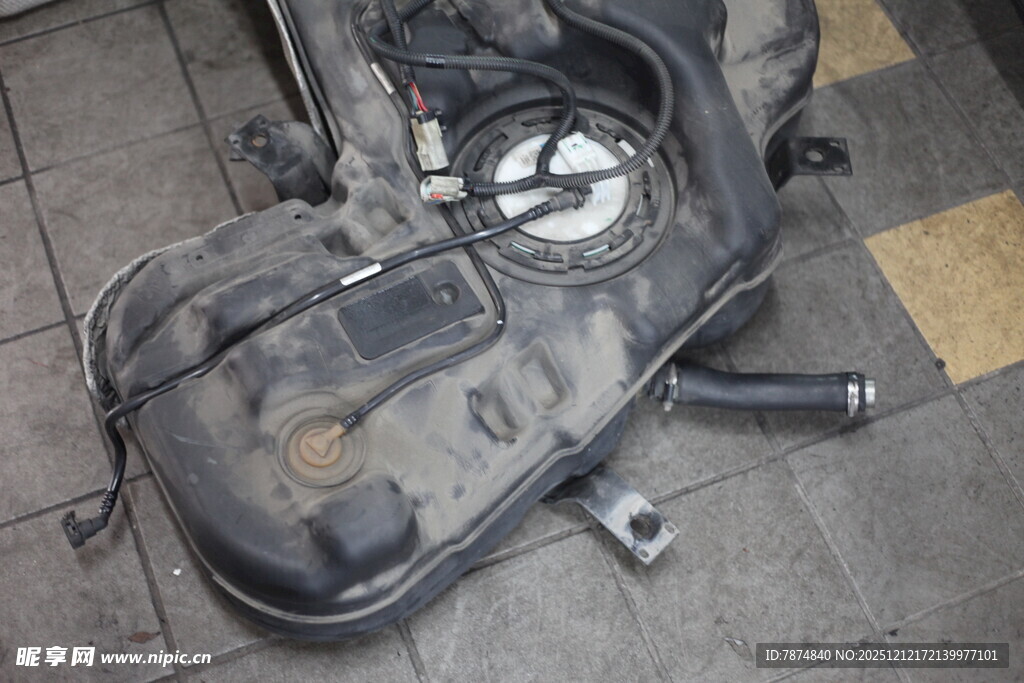 损坏的汽车部件