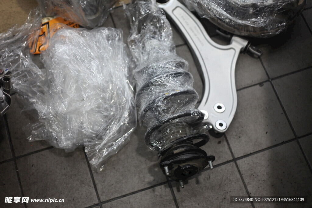 汽车零件待组装配件展示