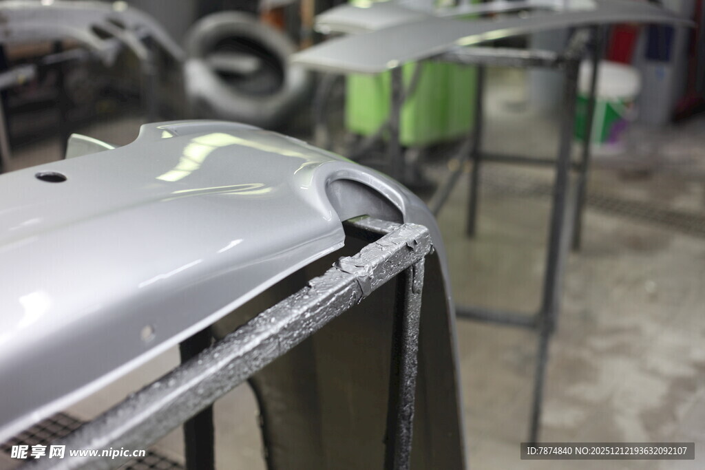 汽车部件喷涂作业场景