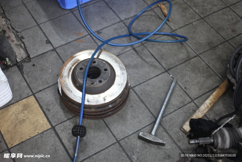 汽车刹车盘维修工具场景