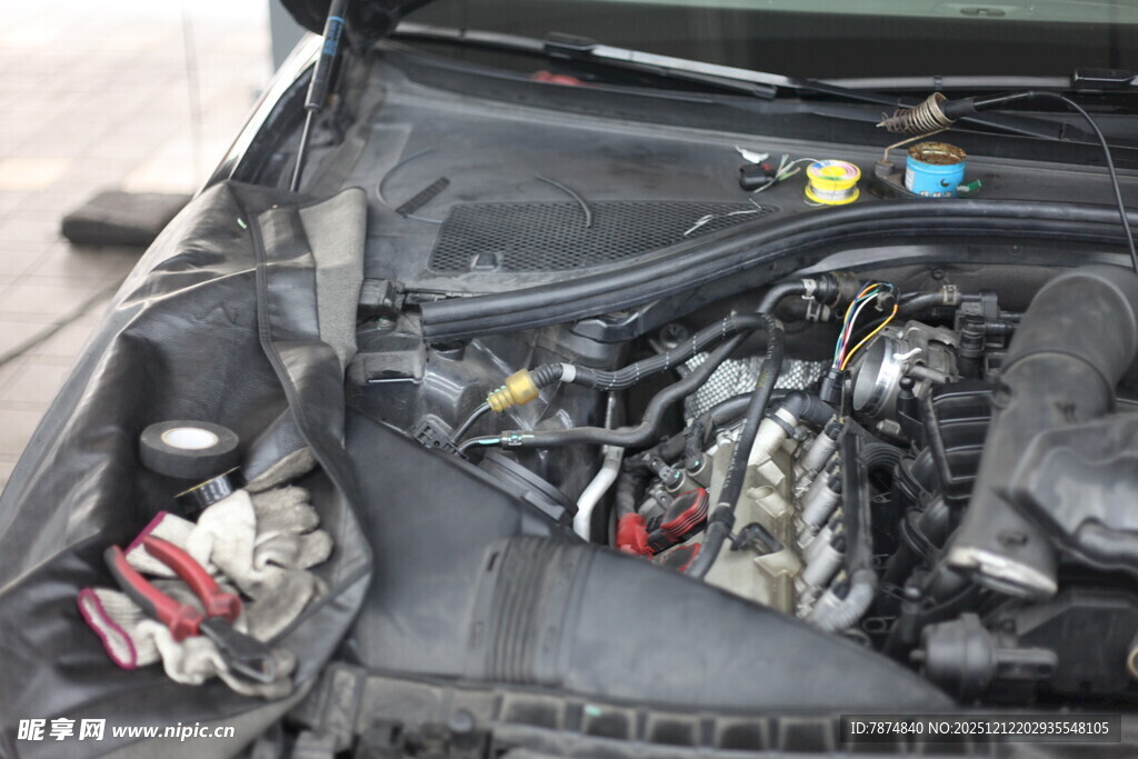 汽车发动机内部细节展示