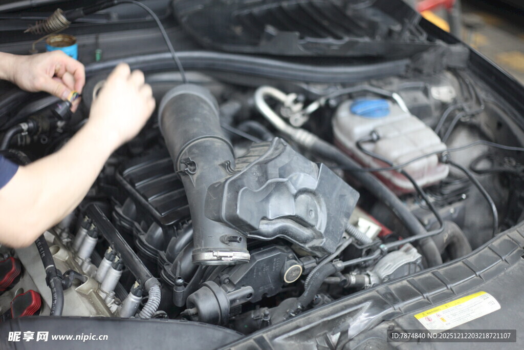 汽车发动机维修操作