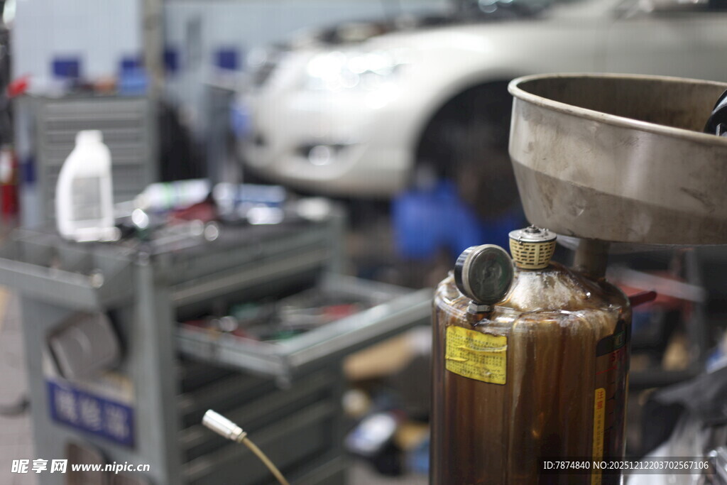 汽车维修车间的机油设备