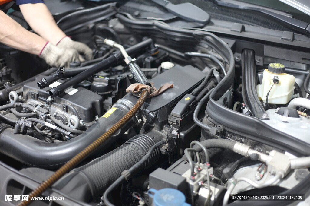 汽车发动机维修操作