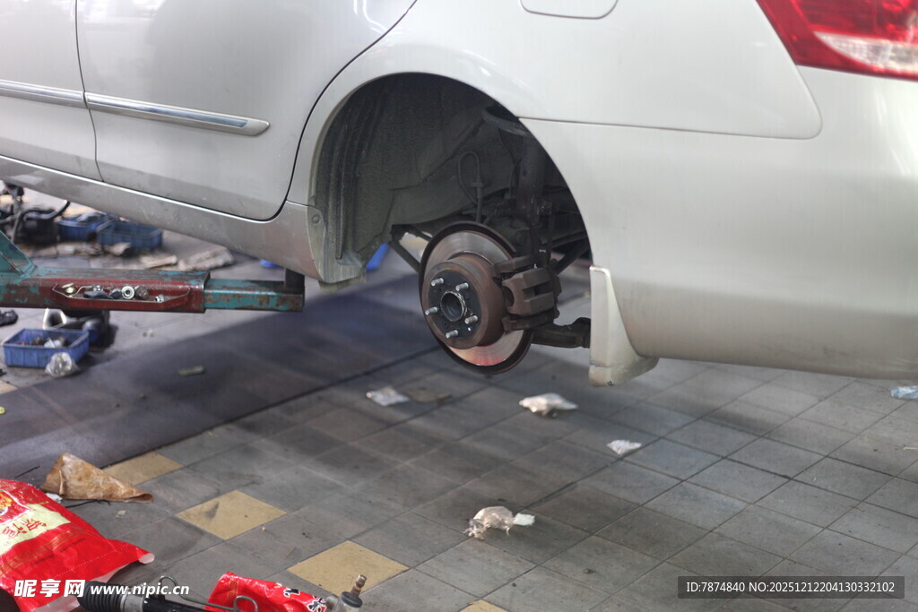 汽车底盘维修场景