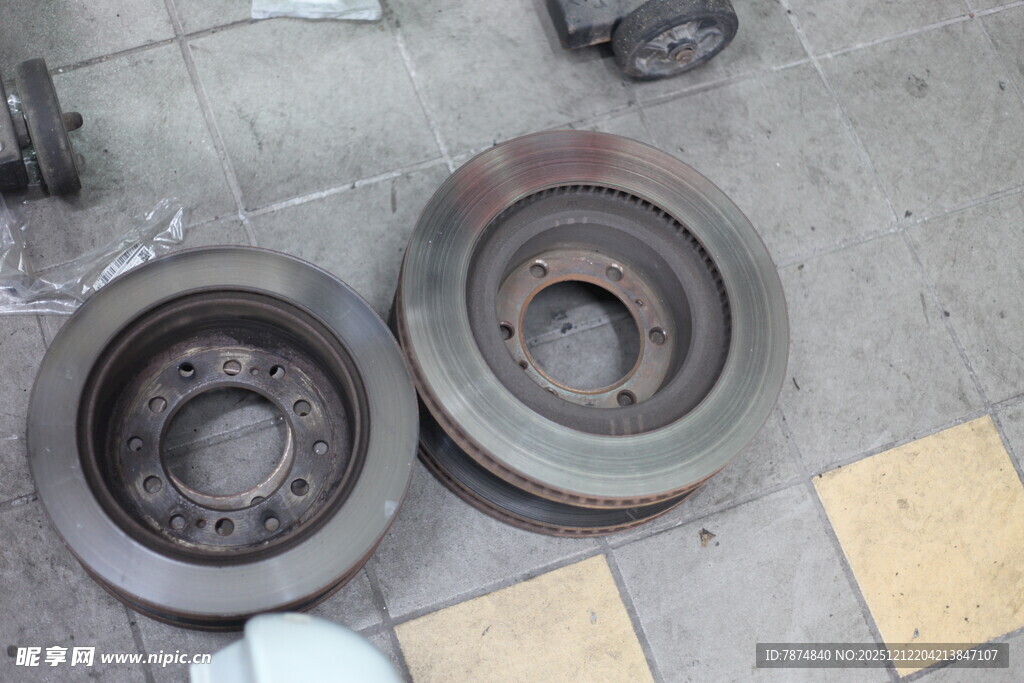 磨损的旧轴承零件