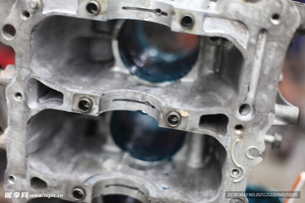 汽车发动机缸体特写