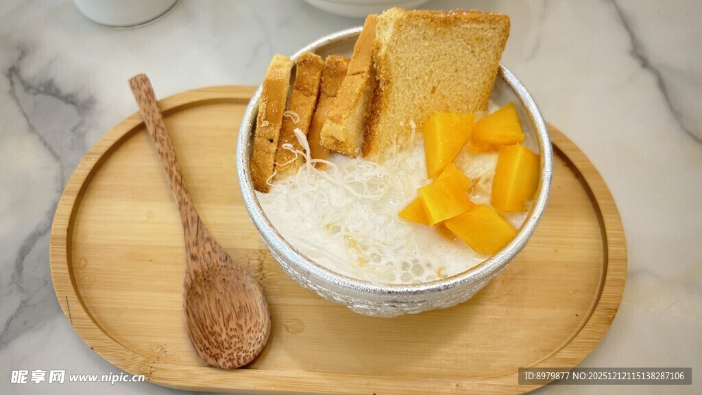 杨枝甘露  椰汁 牛奶  面包