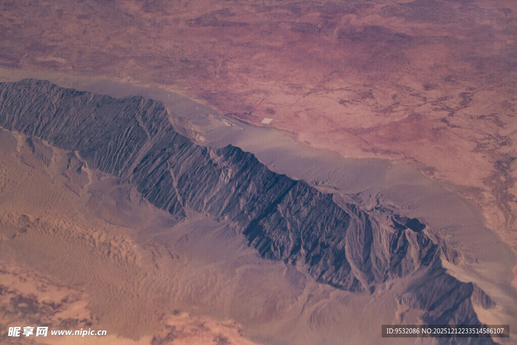 火星山脉壮丽景观