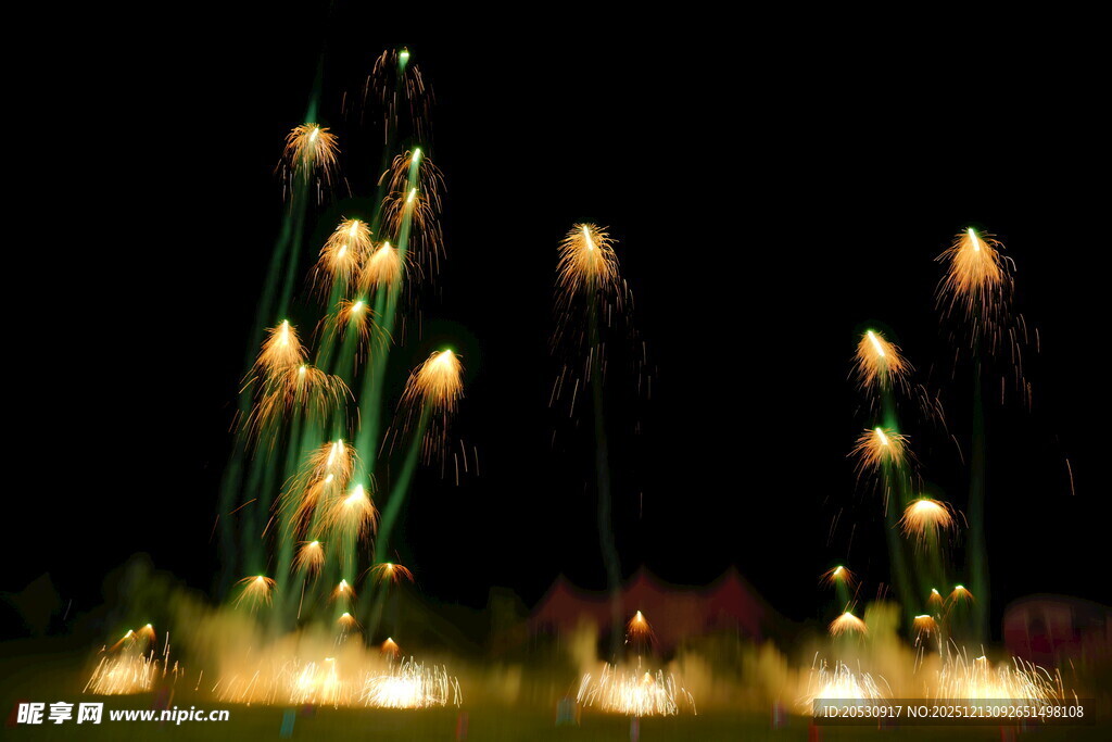 夜间梦幻喷泉灯光秀