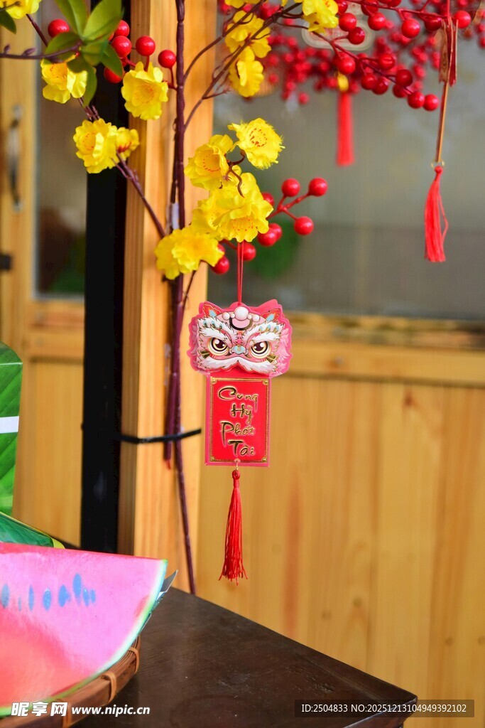 喜庆装饰树 添节日氛围