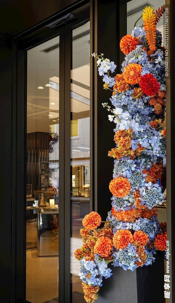 门店外多彩花卉装饰