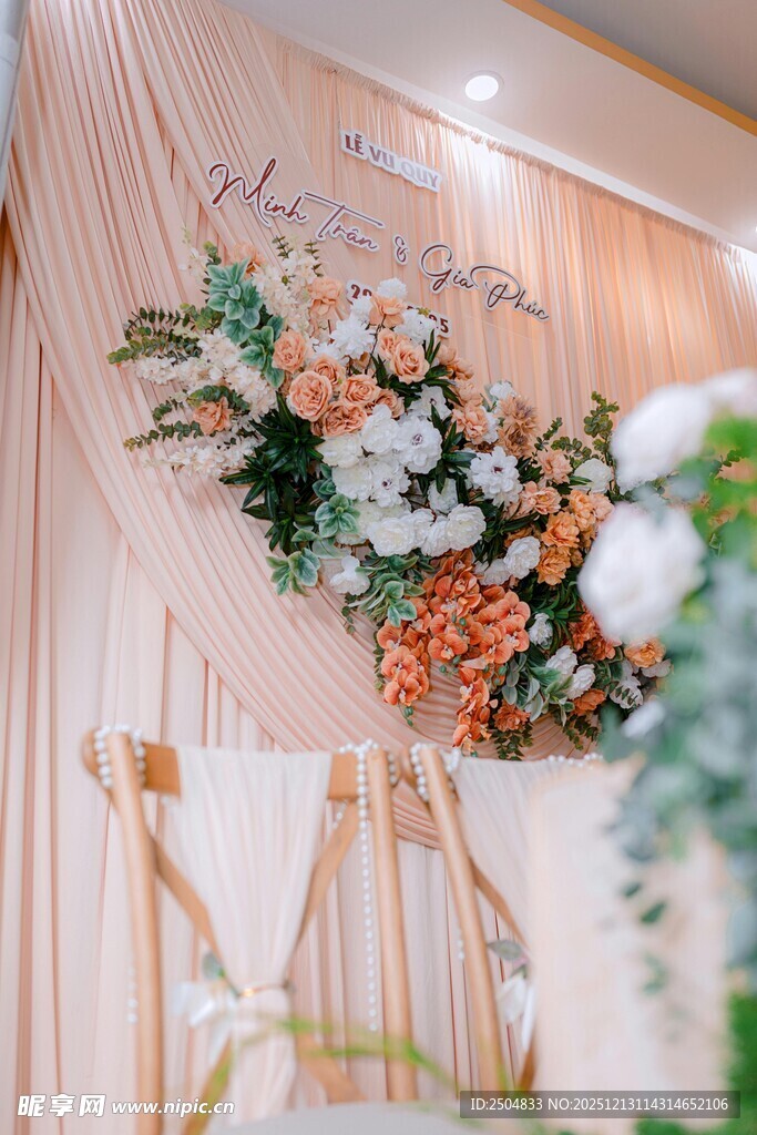 浪漫婚礼现场花卉装饰