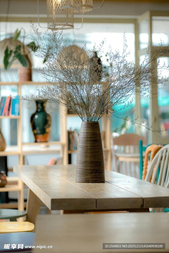 温馨室内简约 居花瓶场景