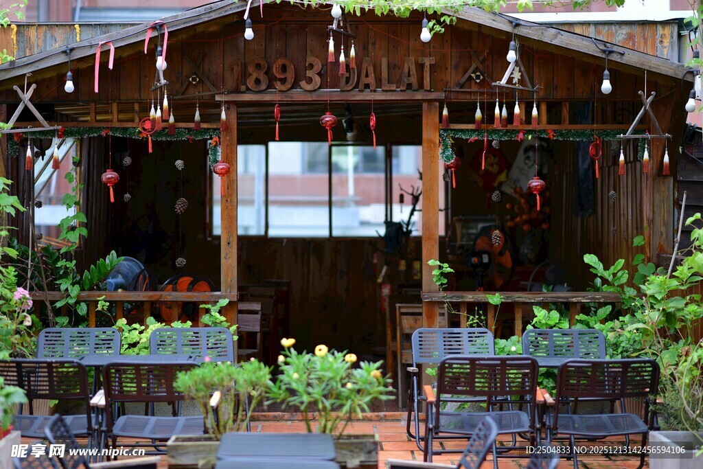 户外温馨木质休闲小空间