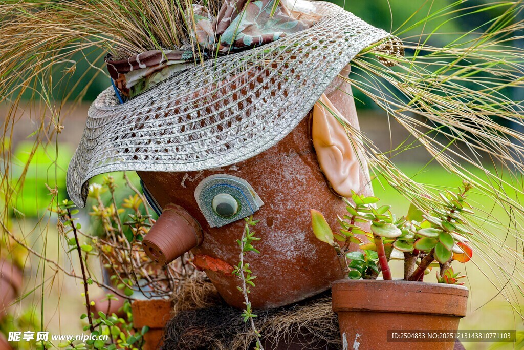 创意绿植装饰的奇特人像