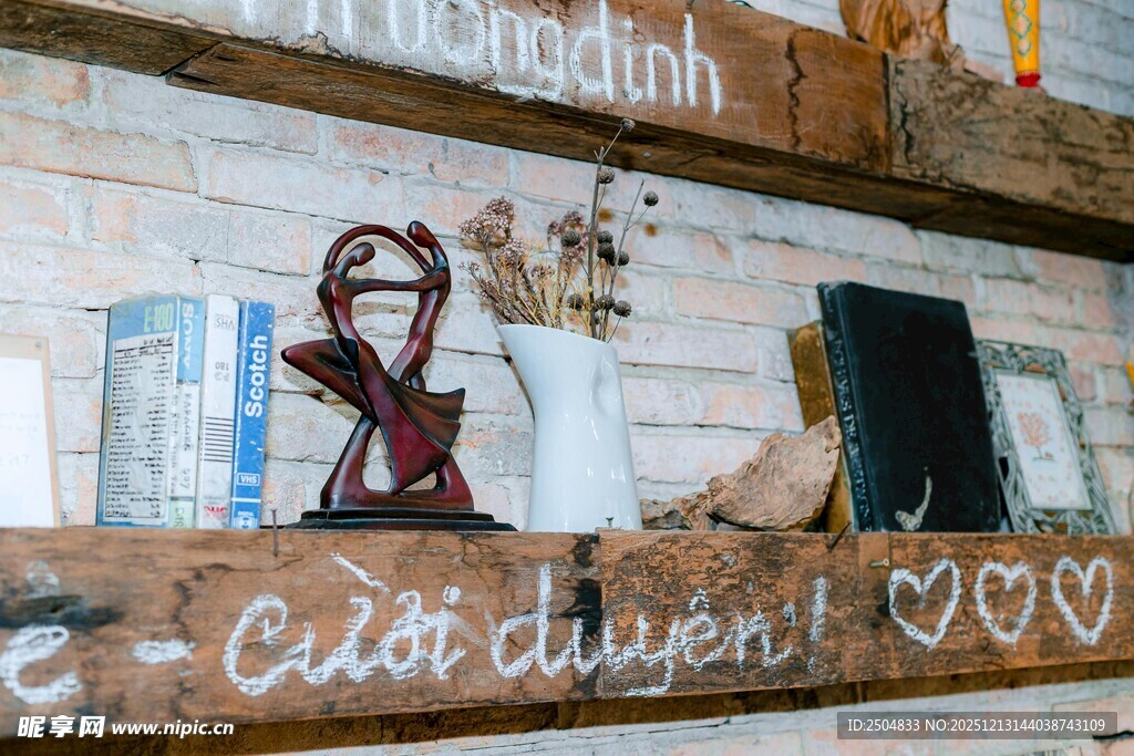 复古风爱心装饰墙面场景