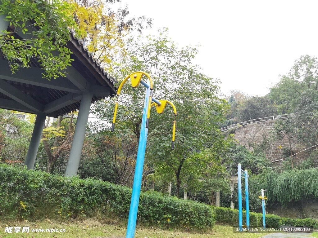 公园户外健身设施场景