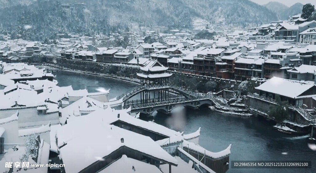 雪覆水乡古村冬日美景