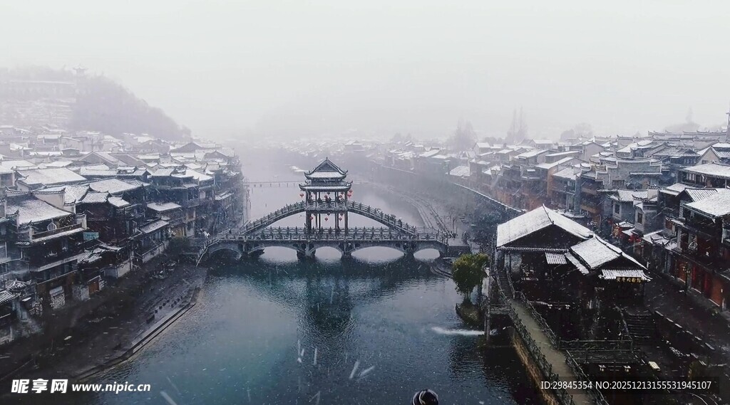 雪覆古镇