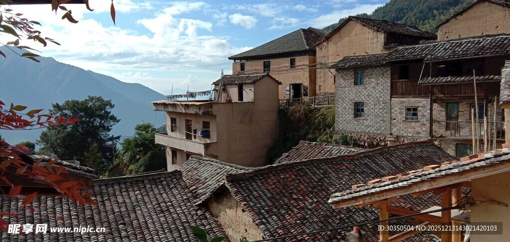 古朴山村民居景色