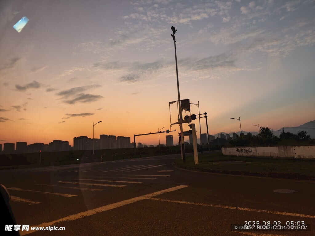 晨曦下的开发区