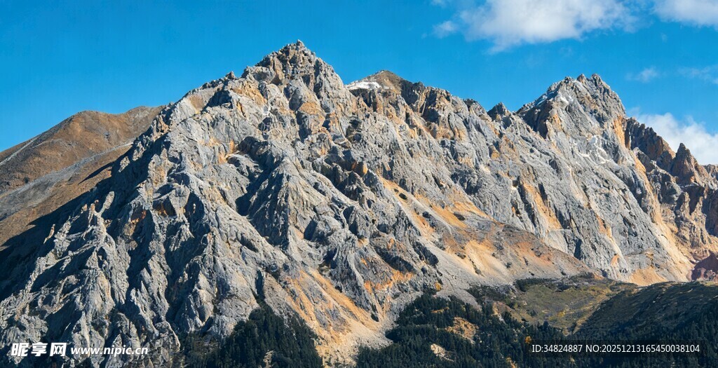 巍峨壮丽的高山景观