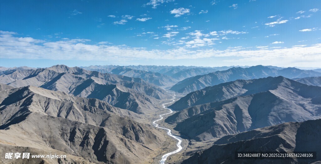 壮丽山景俯瞰图