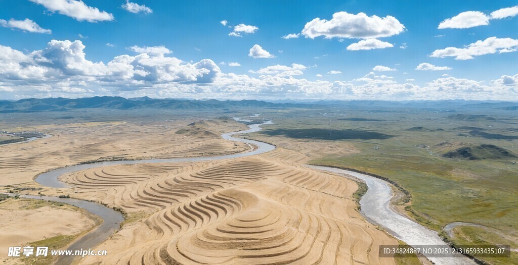 广袤原野上的蜿蜒河流