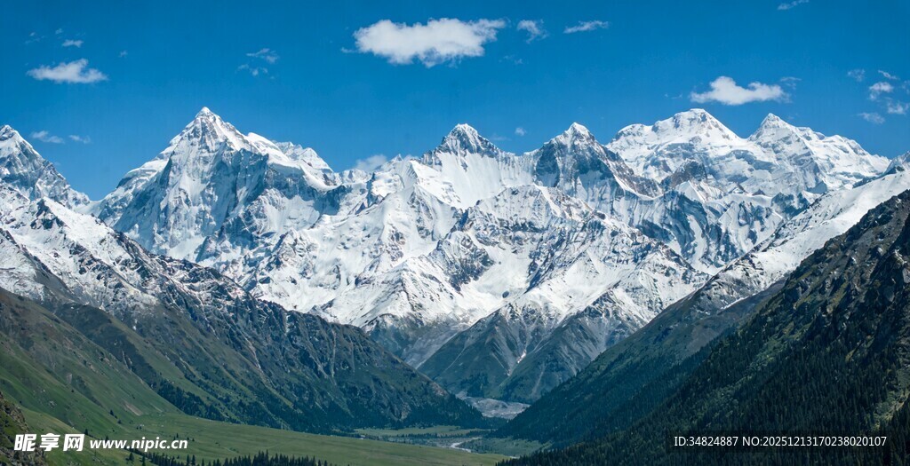 壮丽雪山山谷美景
