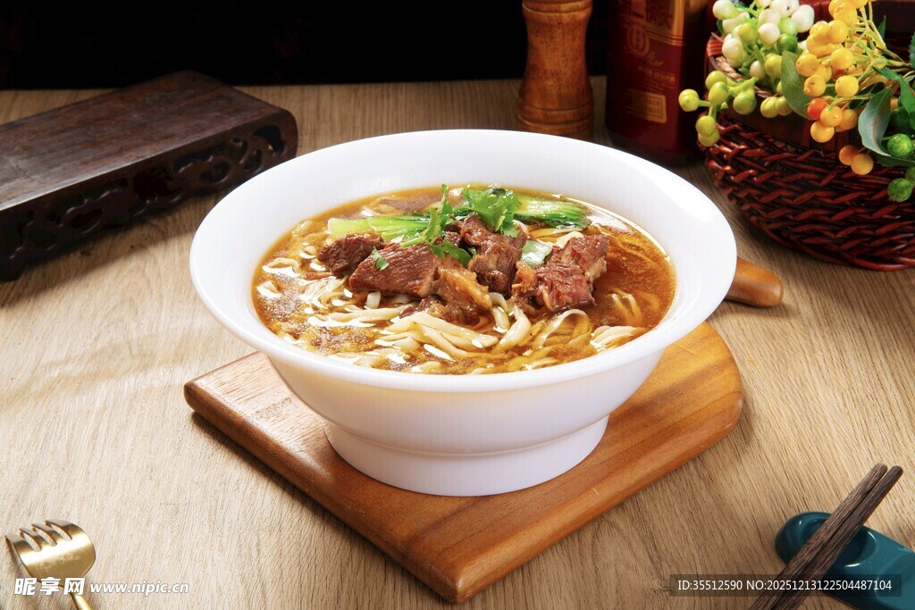 美味牛肉汤面鲜香诱人