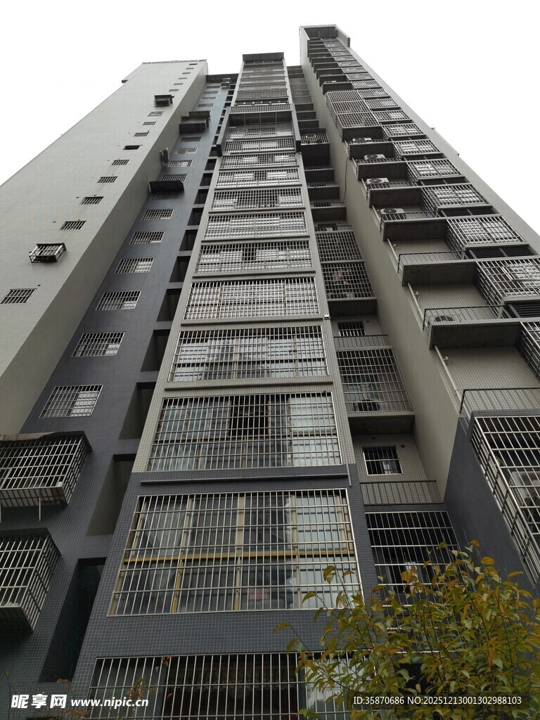 现代高层住宅楼外观