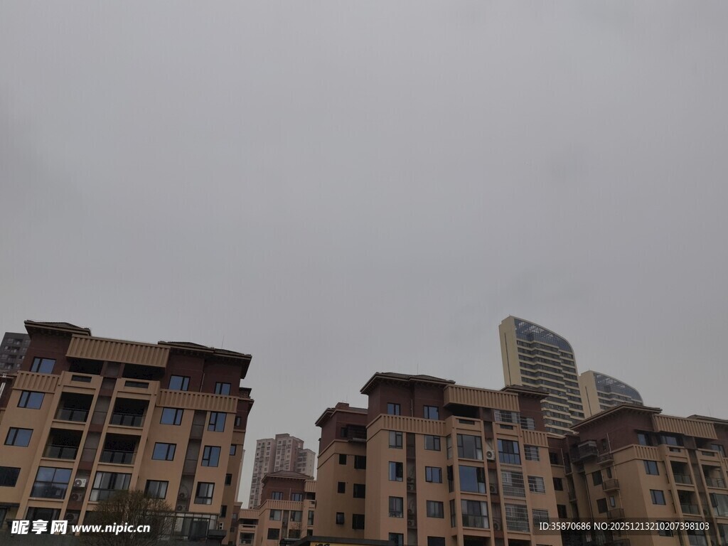 城市中的多层建筑景观