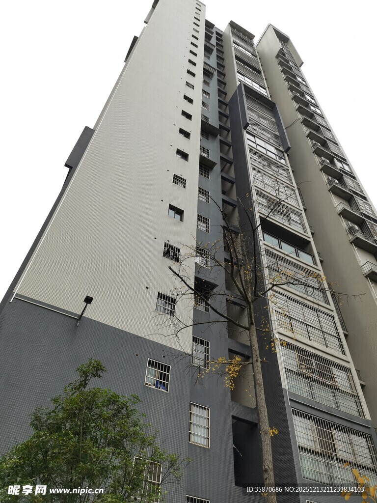 现代高层住宅楼外观