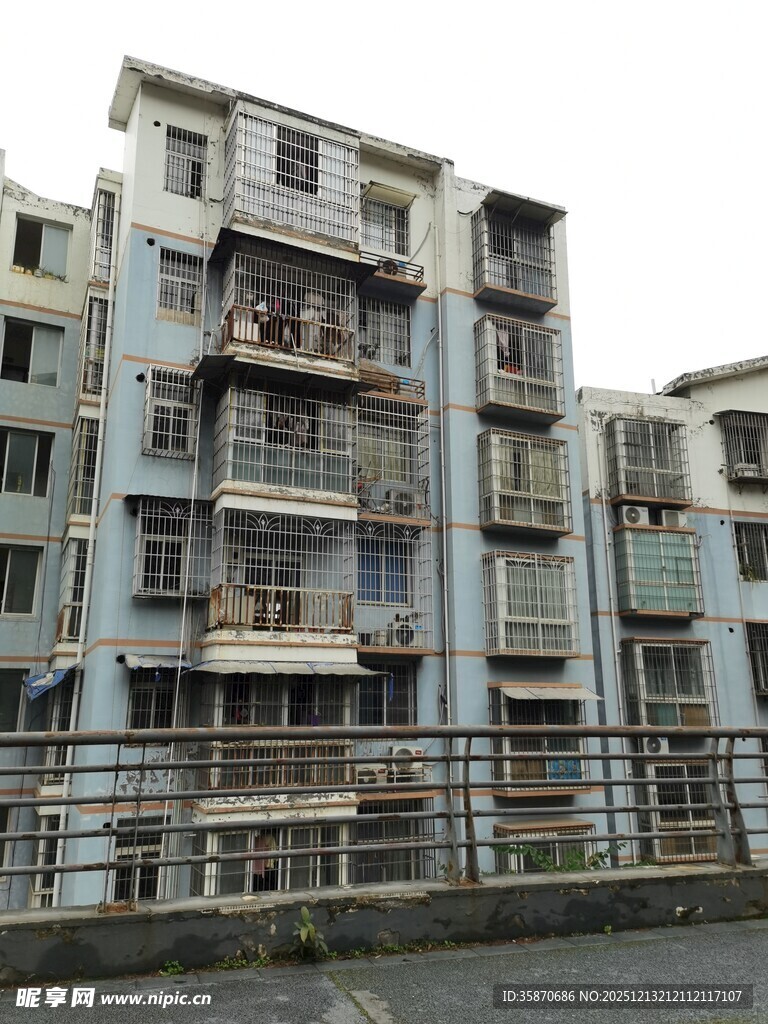 老旧居民楼外观景象