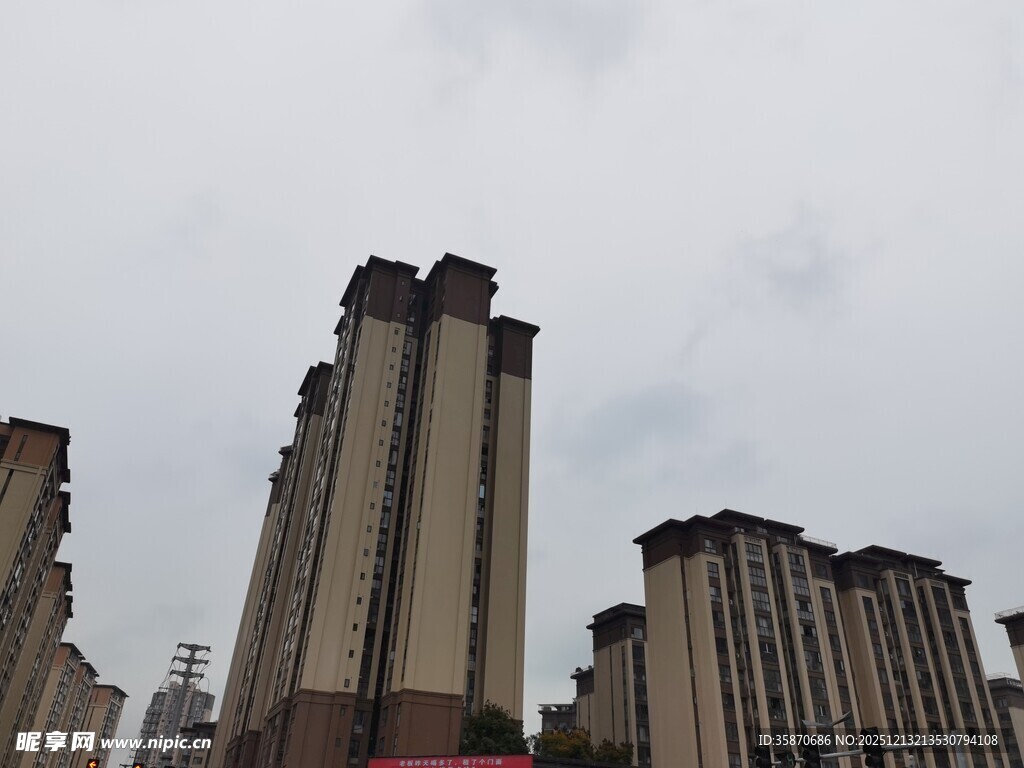 高楼林立的城市景象