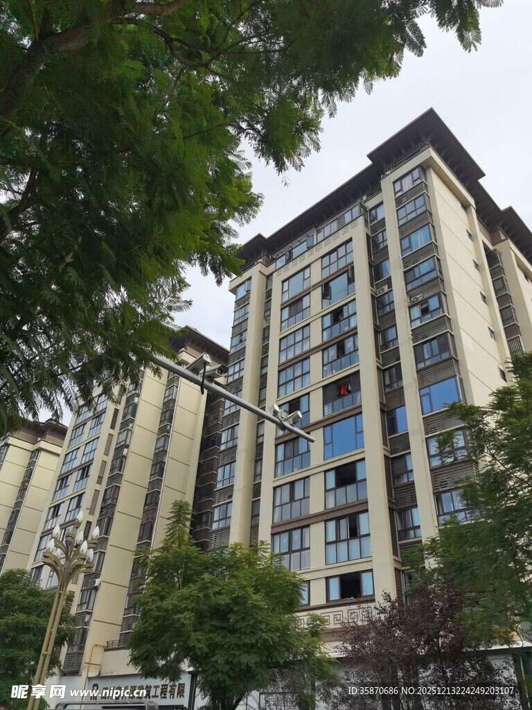 现代高层住宅楼景观