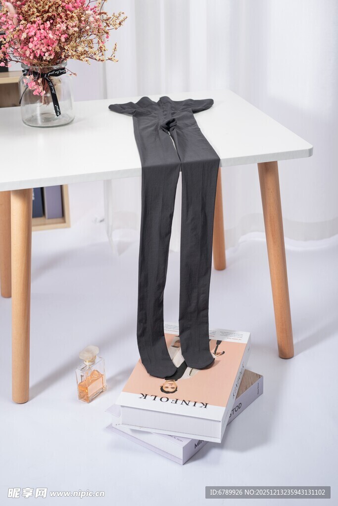 深灰色丝袜场景展示