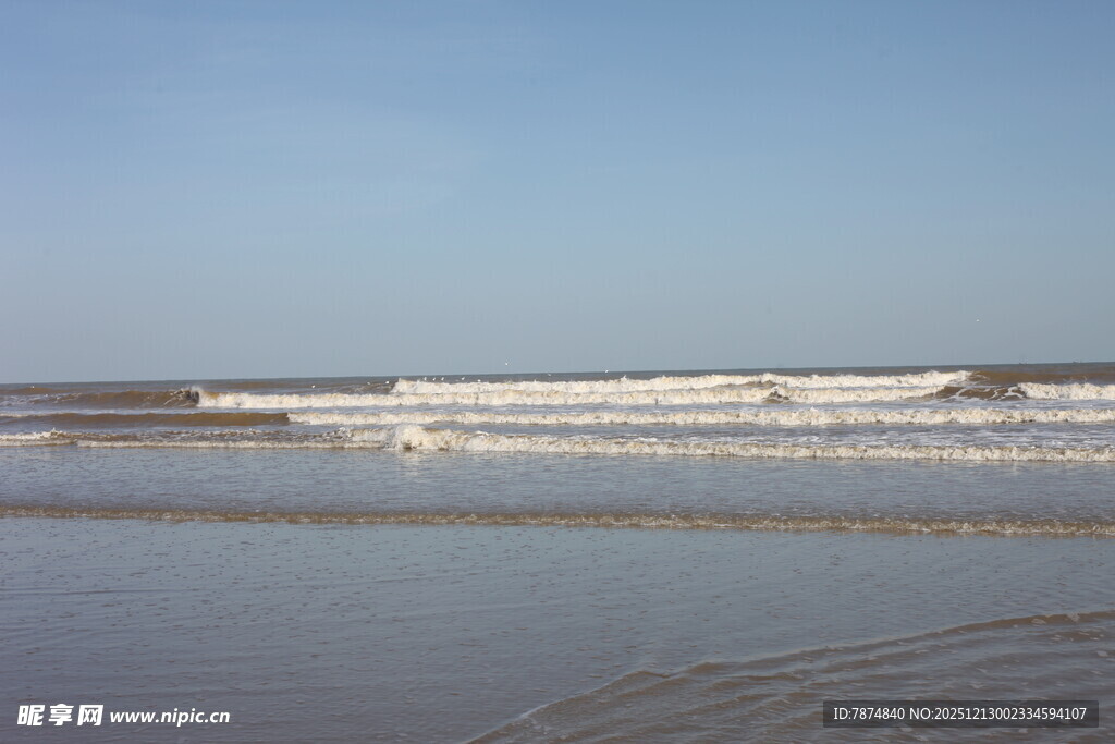 海边沙滩海浪风景图