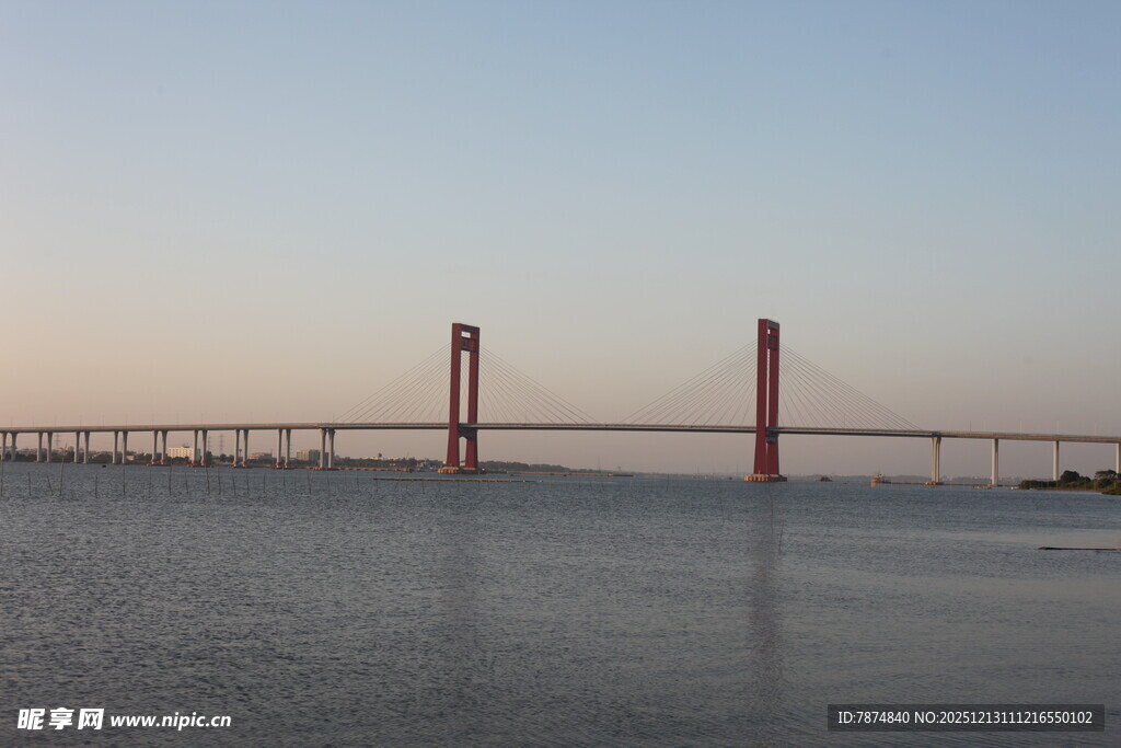 黄昏下的跨海大桥美景