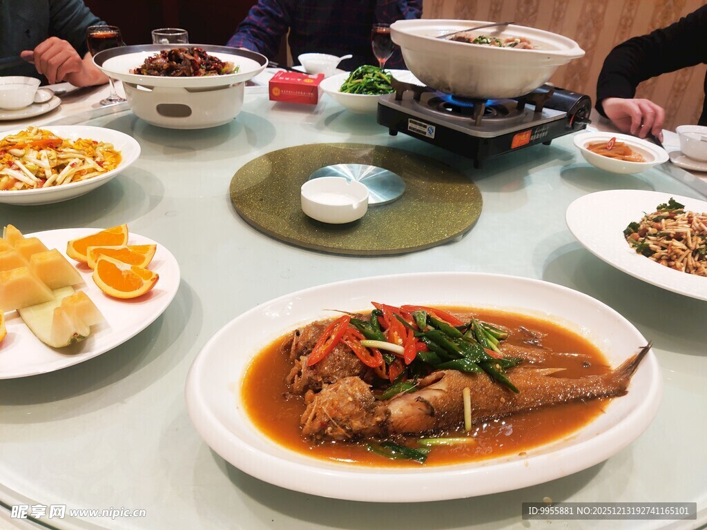 丰盛中式餐桌美食盛宴