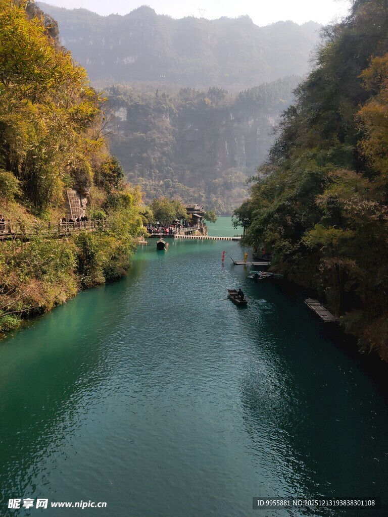 青山绿水间的秀丽河道