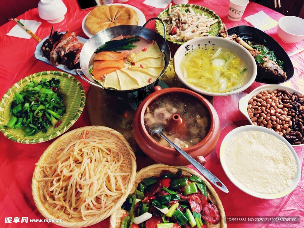 丰盛多样的美味菜肴云南大理丽江