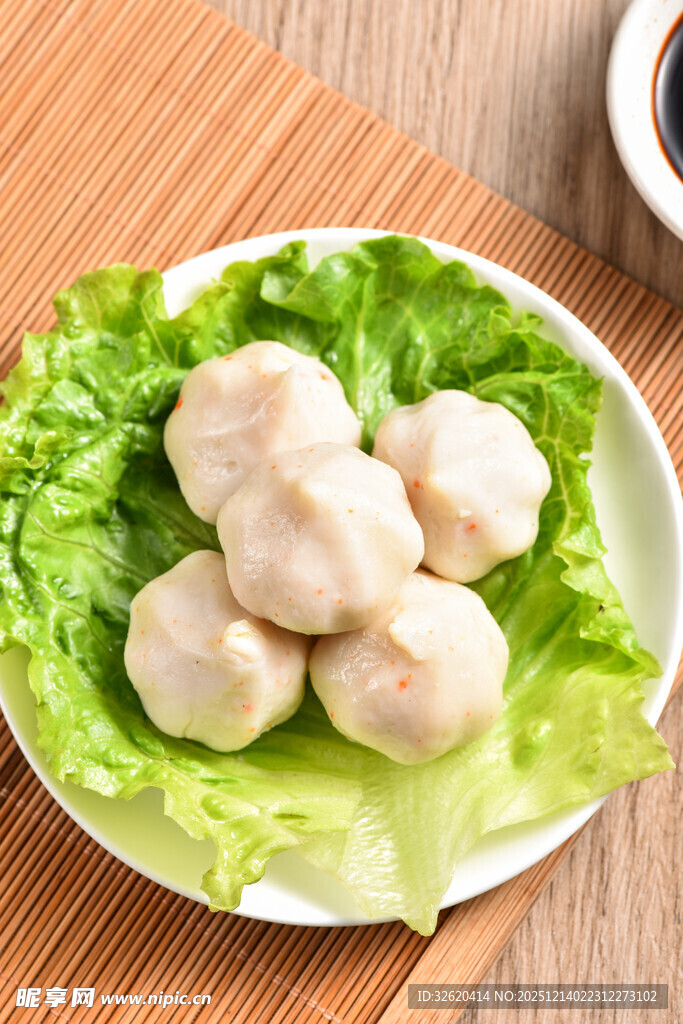 鲜嫩鱼丸