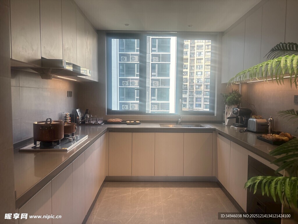 现代简约风格的温馨厨房