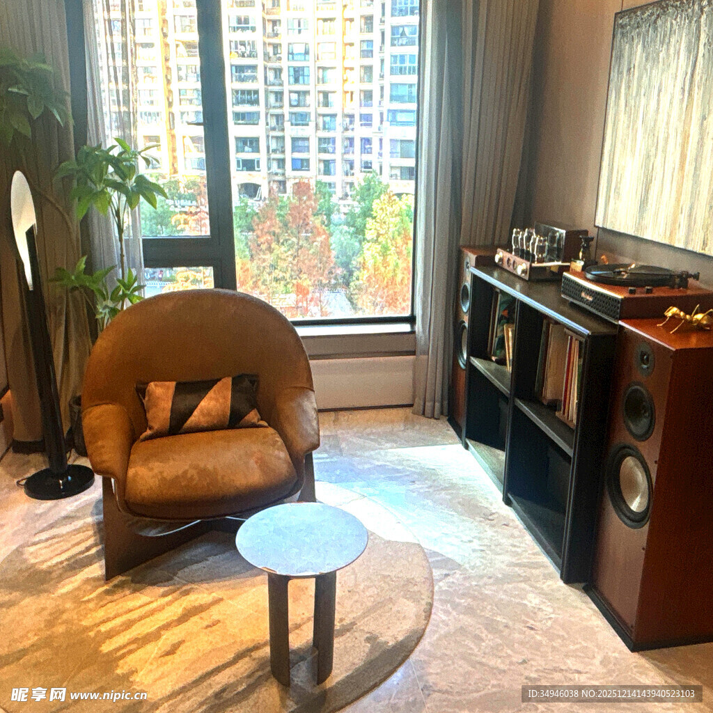 现代客厅一角的舒适布置