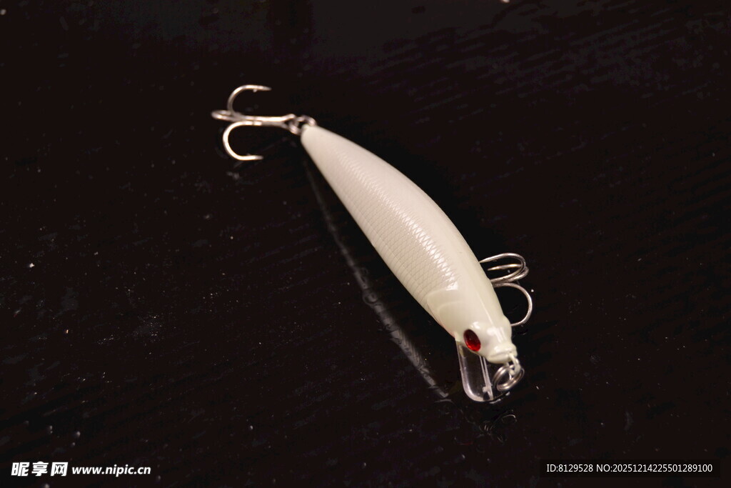 白色路亚饵垂钓好帮手