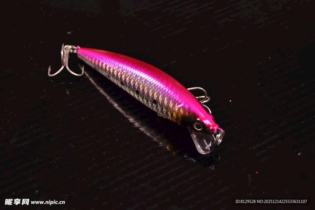 粉色金属路亚饵